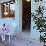 Lovely Flat With Patio 아파트 비비오네