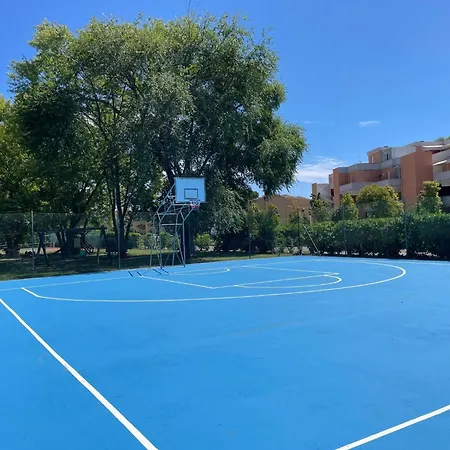 Apartmán Lovely Flat With Patio