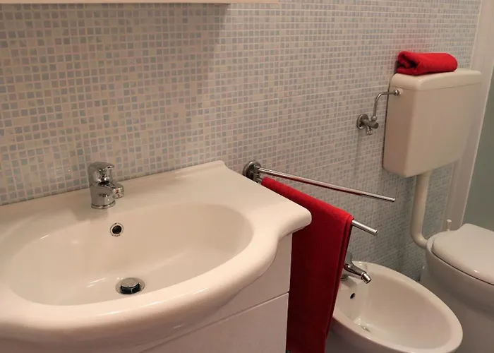 Апартаменти Lovely Flat With Patio *