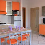 Lovely Flat With Patio Апартаменти