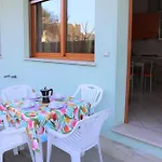 Lovely Flat With Patio Апартаменти *