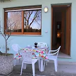 Lovely Flat With Patio Апартаменти *