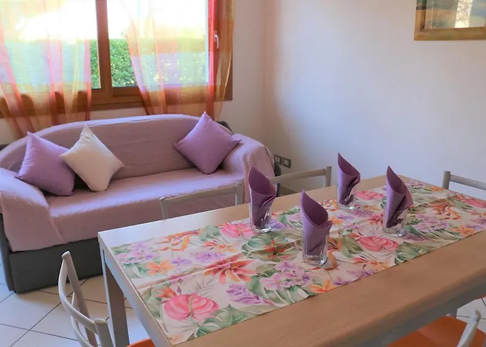 Lovely Flat With Patio 比比翁