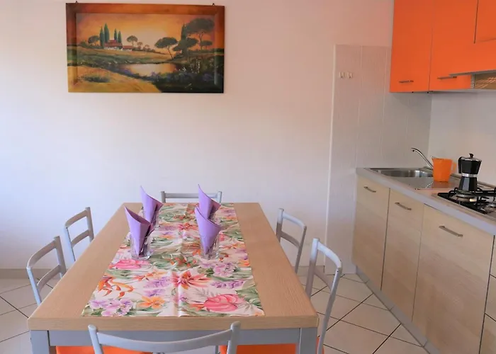 Lovely Flat With Patio 比比翁